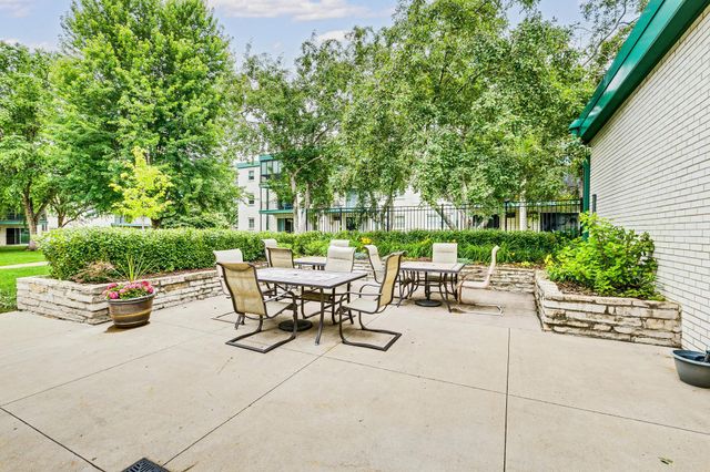 2710 Dale Street N B307, Roseville, MN 55113