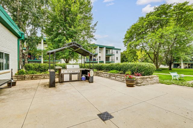 2710 Dale Street N B307, Roseville, MN 55113