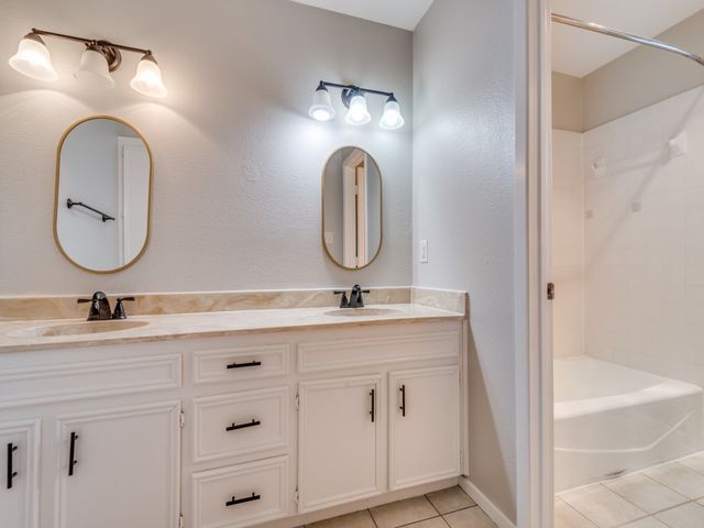 4401 Woodhill Drive, Arlington, TX 76016