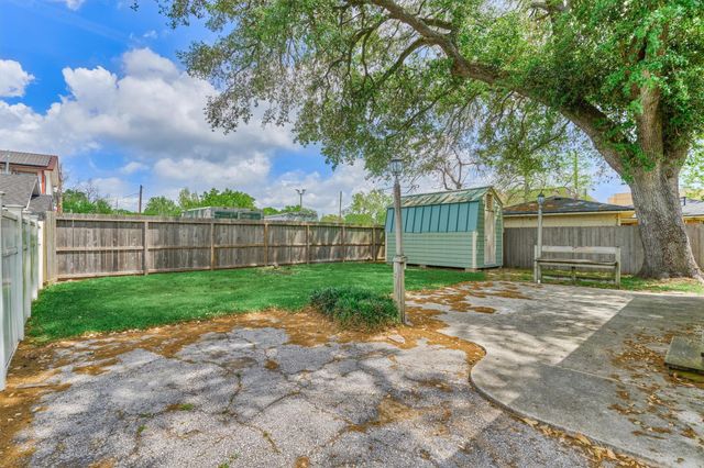 711 Granberry Street, Humble, TX 77338