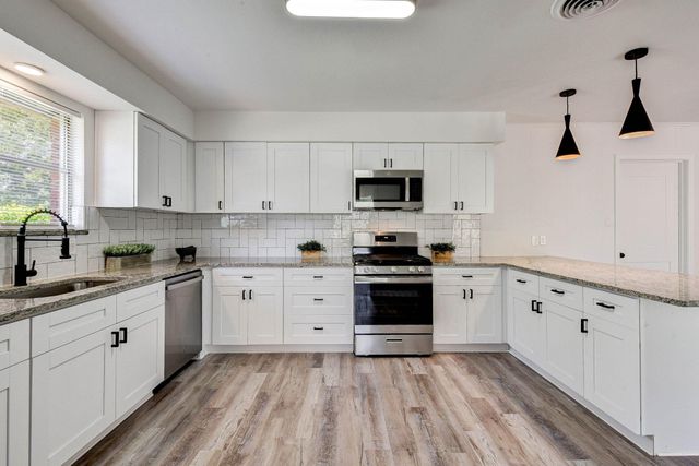 1703 N Roberson Street, Conroe, TX 77301