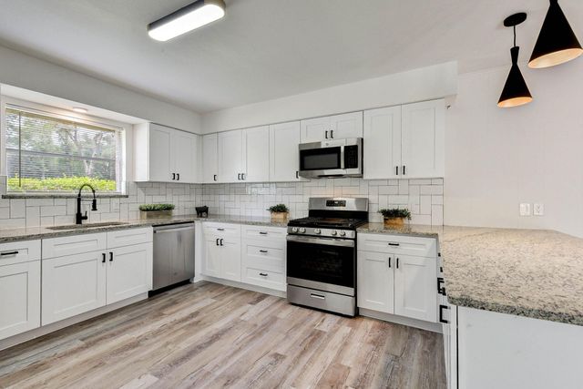 1703 N Roberson Street, Conroe, TX 77301