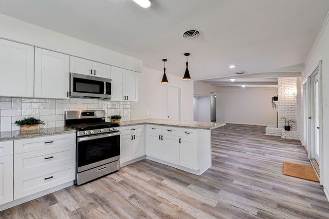 1703 N Roberson Street, Conroe, TX 77301