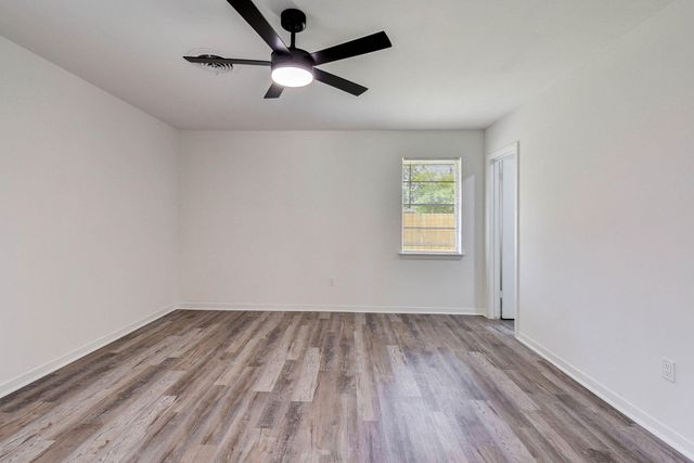 1703 N Roberson Street, Conroe, TX 77301