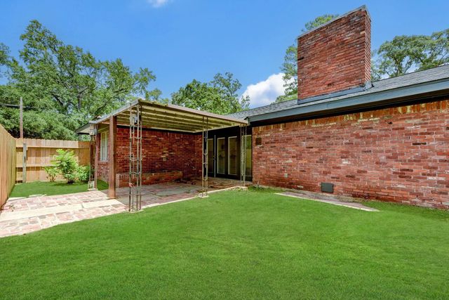 1703 N Roberson Street, Conroe, TX 77301