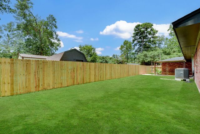 1703 N Roberson Street, Conroe, TX 77301