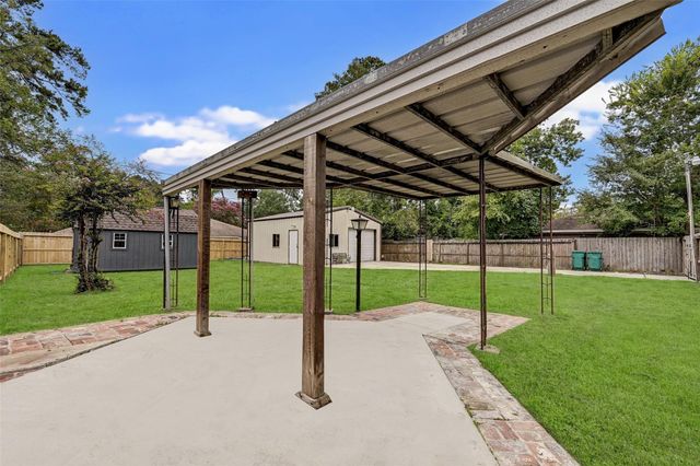 1703 N Roberson Street, Conroe, TX 77301