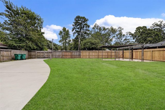 1703 N Roberson Street, Conroe, TX 77301