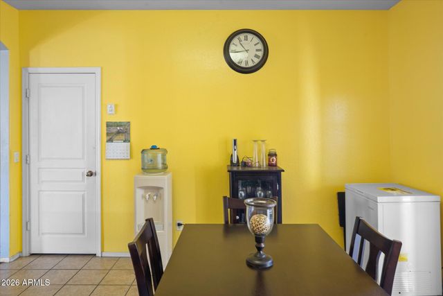 904 W SAINT CHARLES Avenue, Phoenix, AZ 85041