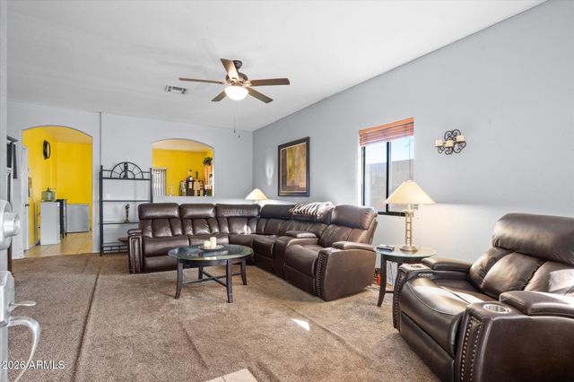 904 W SAINT CHARLES Avenue, Phoenix, AZ 85041