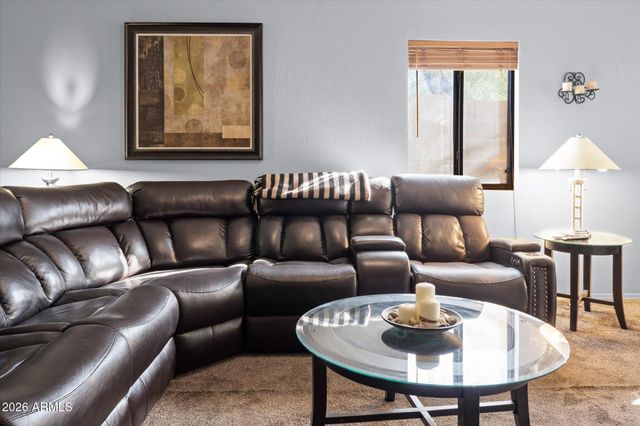 904 W SAINT CHARLES Avenue, Phoenix, AZ 85041