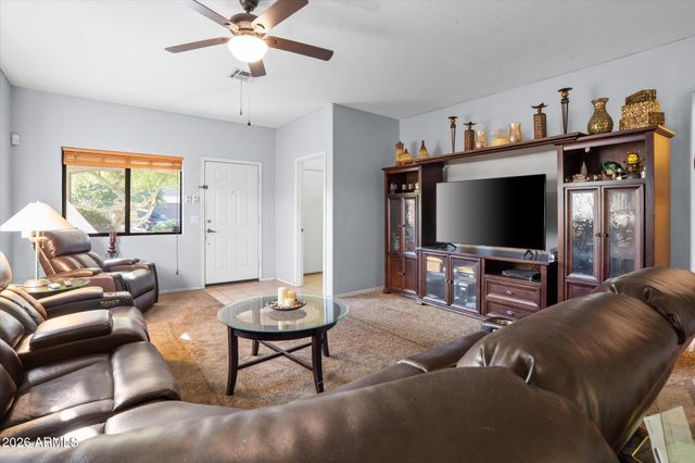 904 W SAINT CHARLES Avenue, Phoenix, AZ 85041