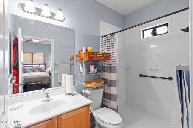 904 W SAINT CHARLES Avenue, Phoenix, AZ 85041