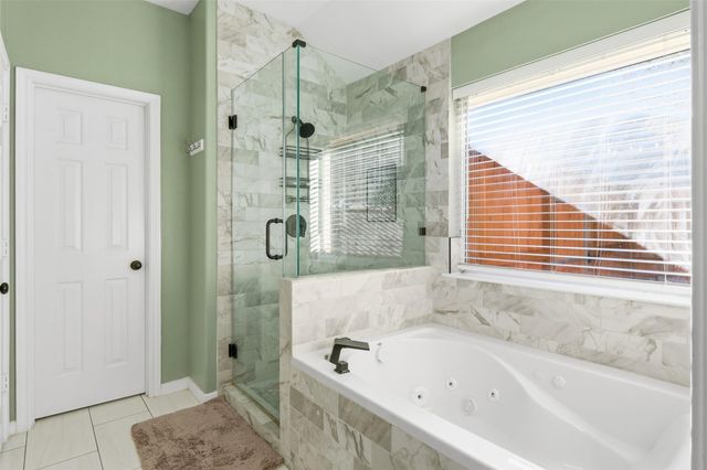 203 Colony Lake Lane, Dickinson, TX 77539