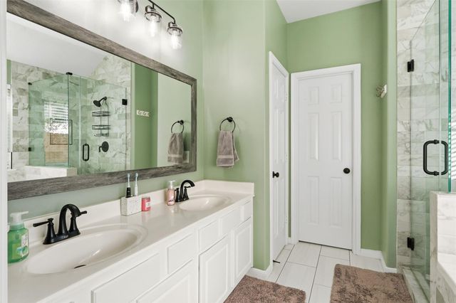 203 Colony Lake Lane, Dickinson, TX 77539