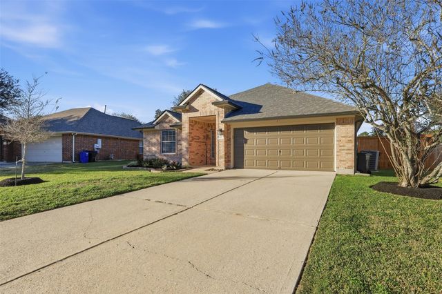 203 Colony Lake Lane, Dickinson, TX 77539