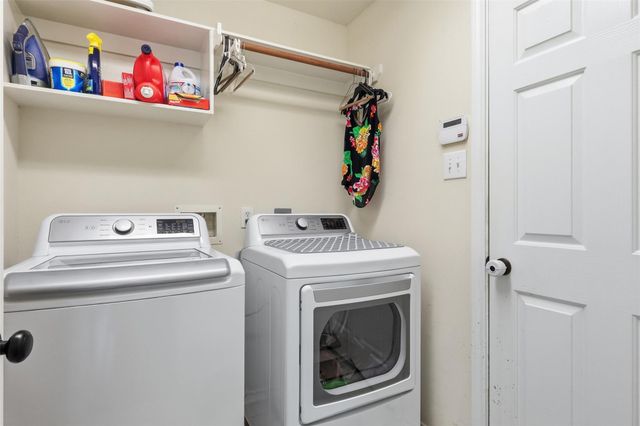 203 Colony Lake Lane, Dickinson, TX 77539