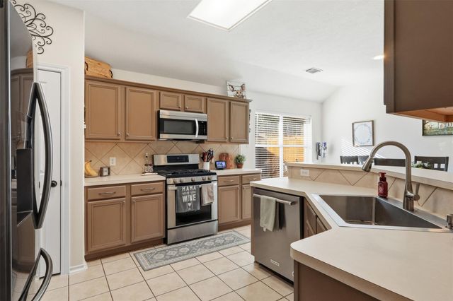 203 Colony Lake Lane, Dickinson, TX 77539