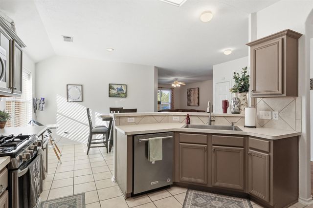 203 Colony Lake Lane, Dickinson, TX 77539