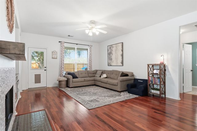 203 Colony Lake Lane, Dickinson, TX 77539