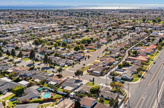 16002 Warren Lane, Huntington Beach, CA 92649