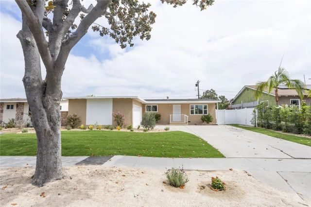 1137 W Baker, Fullerton, CA 92833