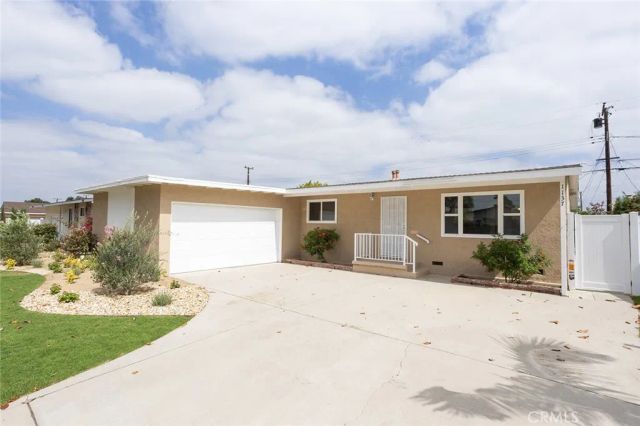 1137 W Baker, Fullerton, CA 92833
