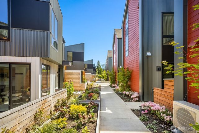 230 Canopy Path NW, Bainbridge Island, WA 98110