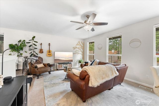 4002 55th Street Ct NW, Gig Harbor, WA 98335