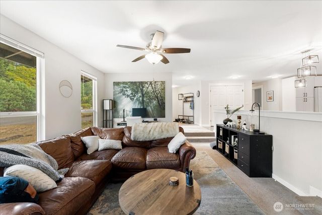 4002 55th Street Ct NW, Gig Harbor, WA 98335