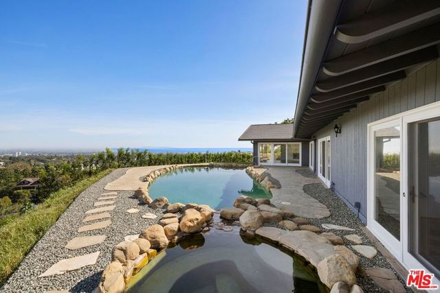 1680 Alta Mura Road, Pacific Palisades, CA 90272