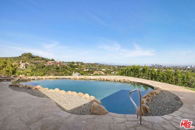 1680 Alta Mura Road, Pacific Palisades, CA 90272