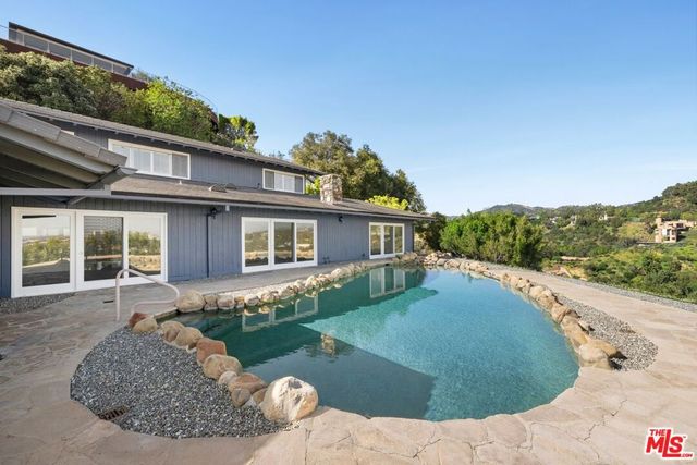 1680 Alta Mura Road, Pacific Palisades, CA 90272