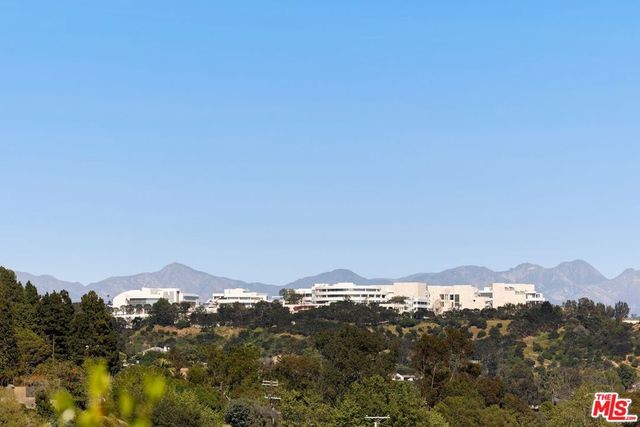 1680 Alta Mura Road, Pacific Palisades, CA 90272