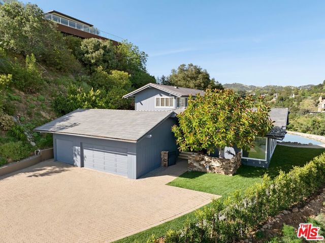 1680 Alta Mura Road, Pacific Palisades, CA 90272