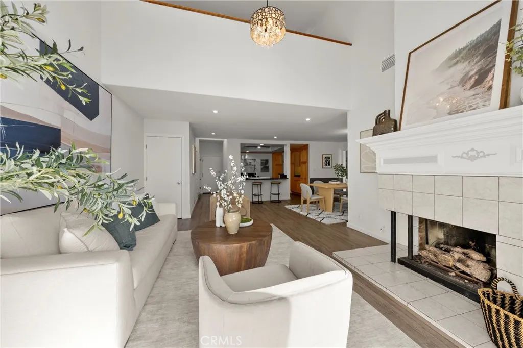 8180 Manitoba 334, Playa Del Rey, CA 90293