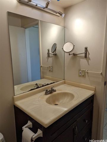 1571 Piikoi Street 704, Honolulu, HI 96822