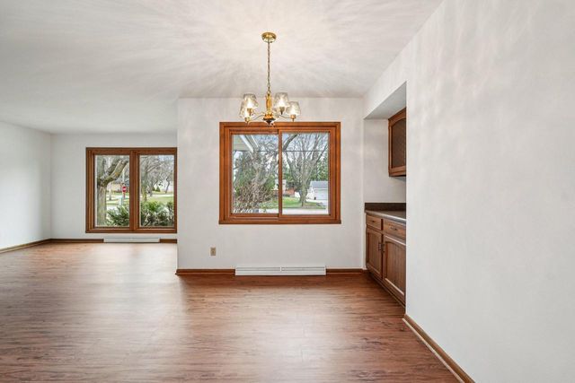 N69W7173 Bridge ROAD, Cedarburg, WI 53012