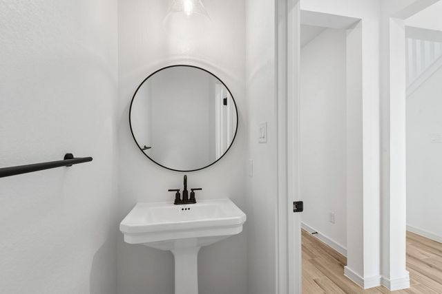 303 Boulden Court, Sealy, TX 77474