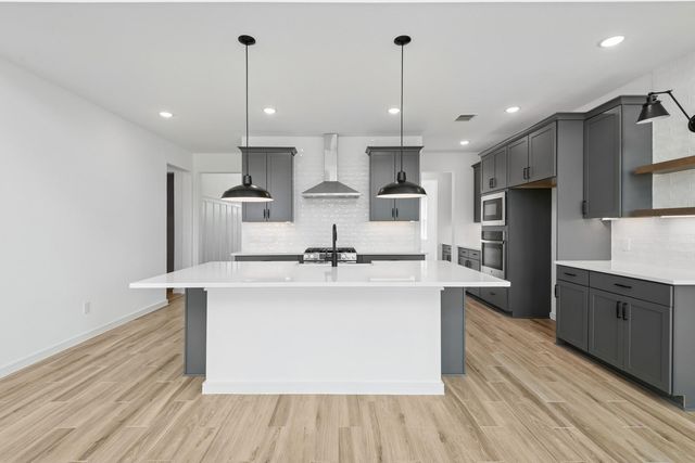 303 Boulden Court, Sealy, TX 77474