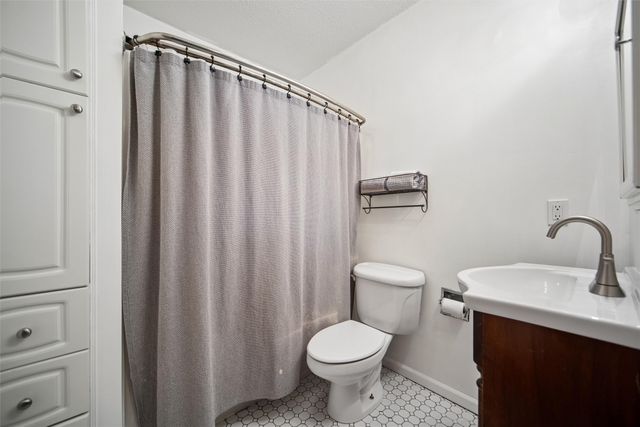 1989 SW 9th Street, Des Moines, IA 50315