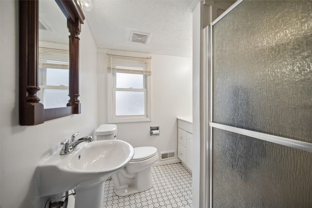 1989 SW 9th Street, Des Moines, IA 50315