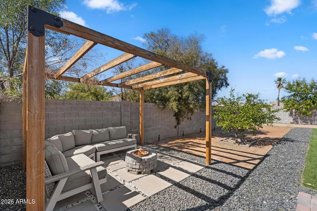 2210 E EDGEWOOD Avenue, Mesa, AZ 85204