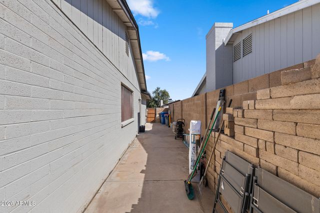 2210 E EDGEWOOD Avenue, Mesa, AZ 85204