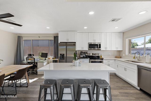 2210 E EDGEWOOD Avenue, Mesa, AZ 85204