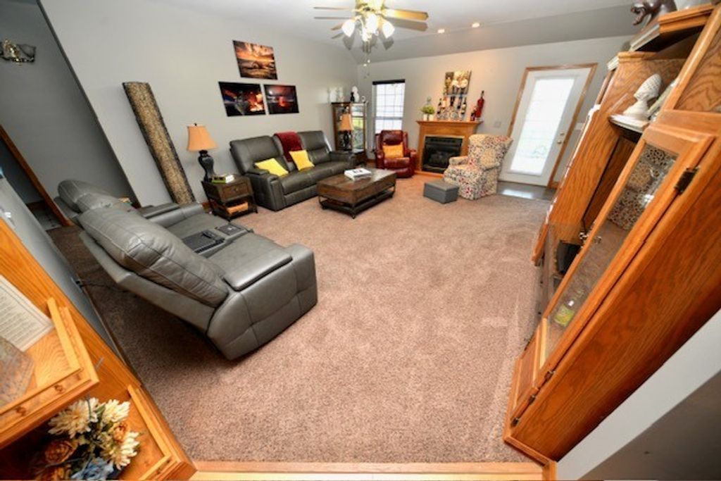 Image 18 of property listing at 3804 Fairfield Road, Mt Vernon, IL 62864