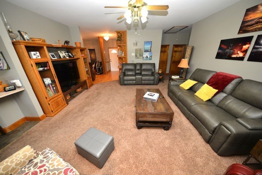 Image 19 of property listing at 3804 Fairfield Road, Mt Vernon, IL 62864