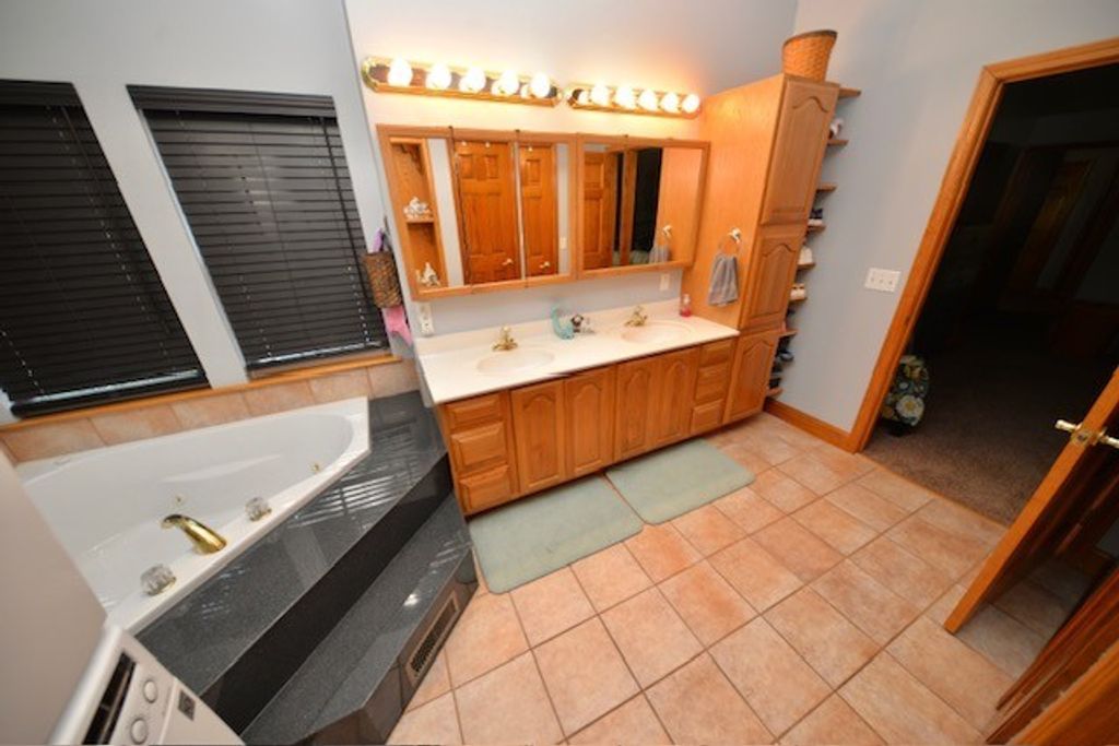 Image 21 of property listing at 3804 Fairfield Road, Mt Vernon, IL 62864
