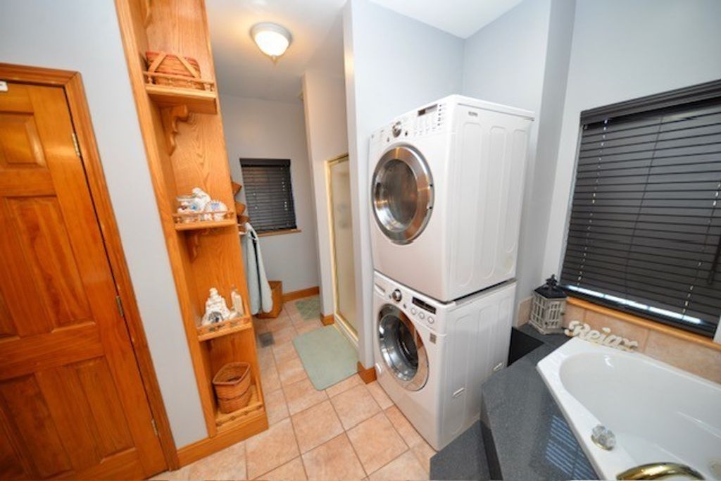 Image 22 of property listing at 3804 Fairfield Road, Mt Vernon, IL 62864