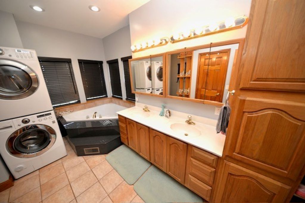 Image 23 of property listing at 3804 Fairfield Road, Mt Vernon, IL 62864